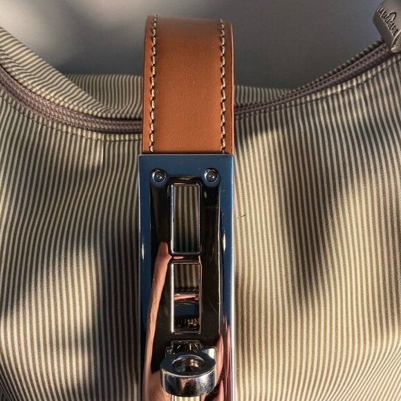 Elegant Cream Hobo Bag - Picture 3 of 7